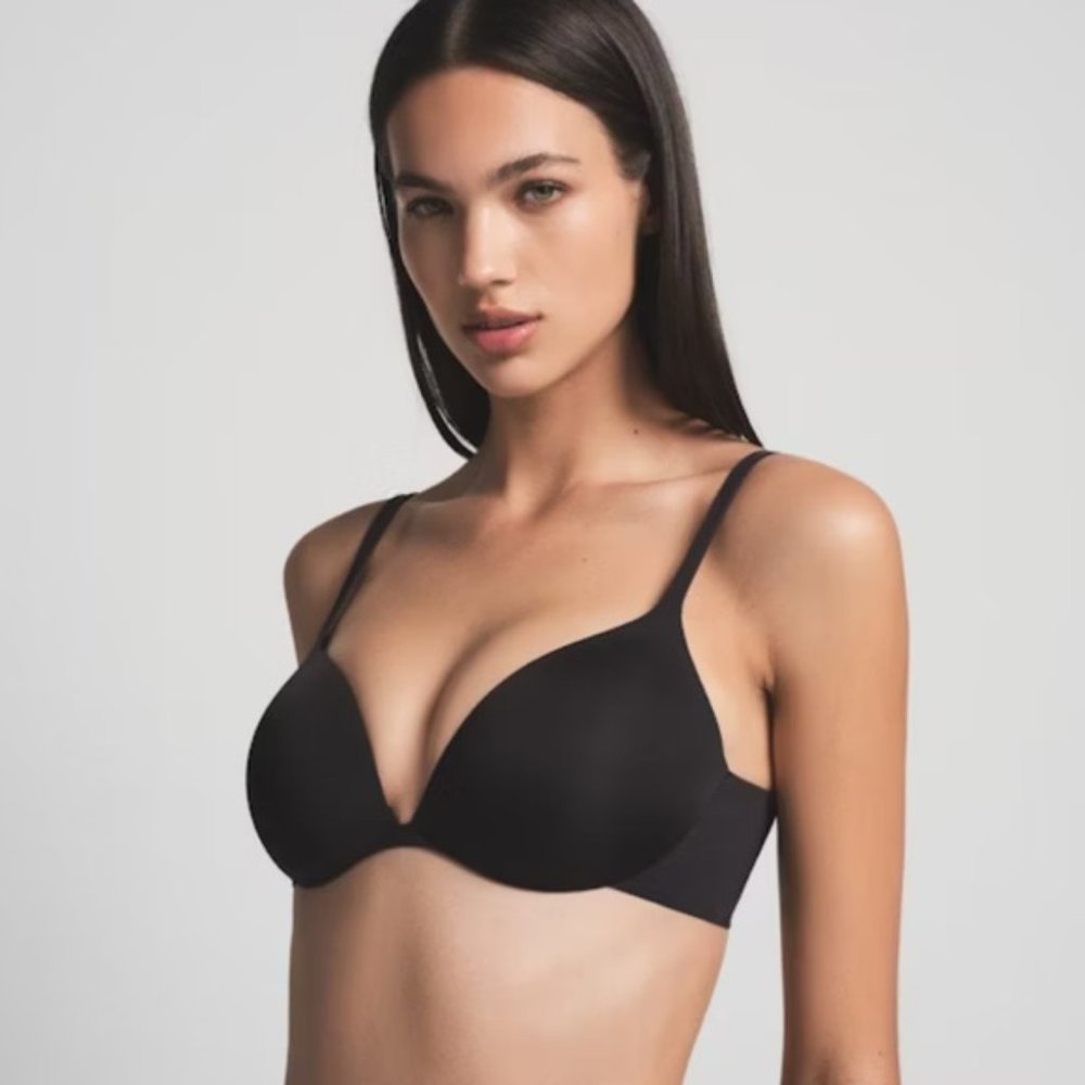 SKIMS Black Underwire Bra with Adjustable Straps